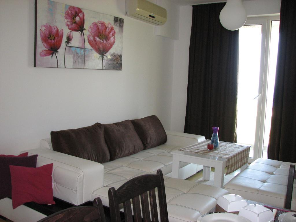 Two-Bedroom Apartment Donika 사레보 외부 사진